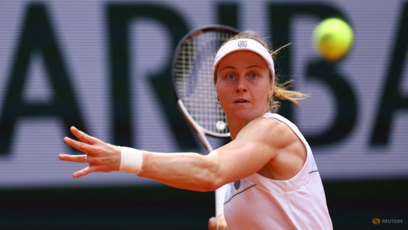Zheng subdues Samsonova to reach maiden French Open quarter-final