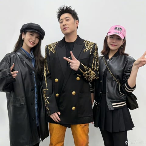 潘玮柏备战演唱会减重7kg,与《不良笑花》主角同框,共同唤起怀旧情绪!