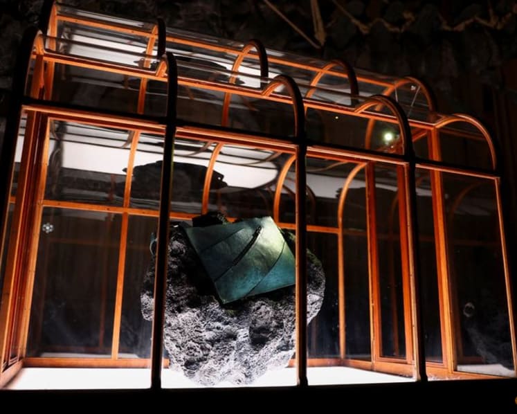 Dinosaur collagen used to create one-of-a-kind handbag