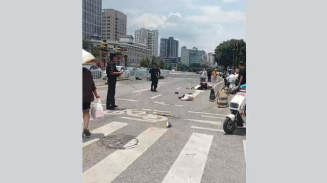 中国昆明市发生汽车撞人事件 两人死亡九人受伤