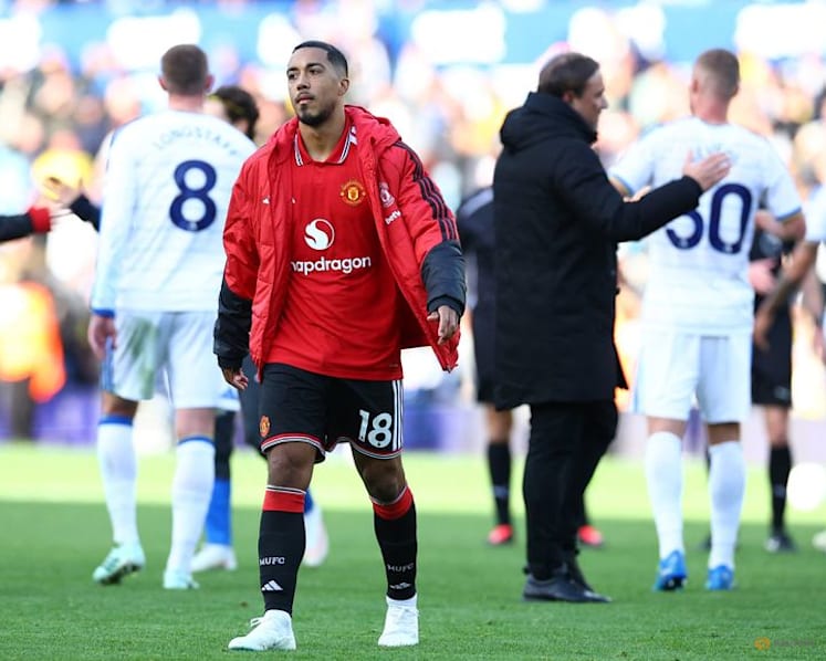 Man United show fight but familiar flaws remain in Leeds draw