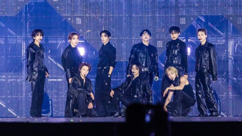 SEVENTEEN resmi perpanjang kontrak dengan 13 member, CARAT sambut haru di konser penutup