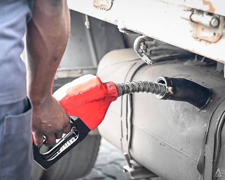 Black market for fuel growing amid supply crisis in Sri Lanka