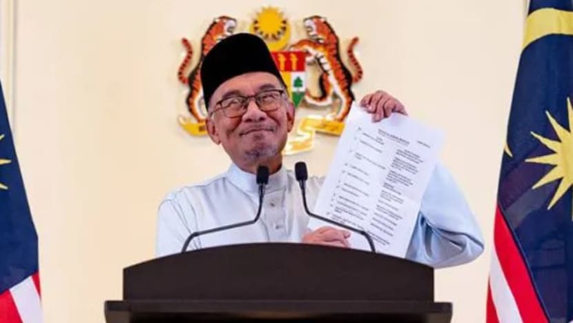 PM M'sia Anwar Ibrahim galas jawatan Menteri Kewangan; mahu pulihkan keyakinan peniaga, pelabur asing PM M'sia Anwar Ibrahim galas jawatan Menteri Kewangan; mahu pulihkan keyakinan peniaga, pelabur asing