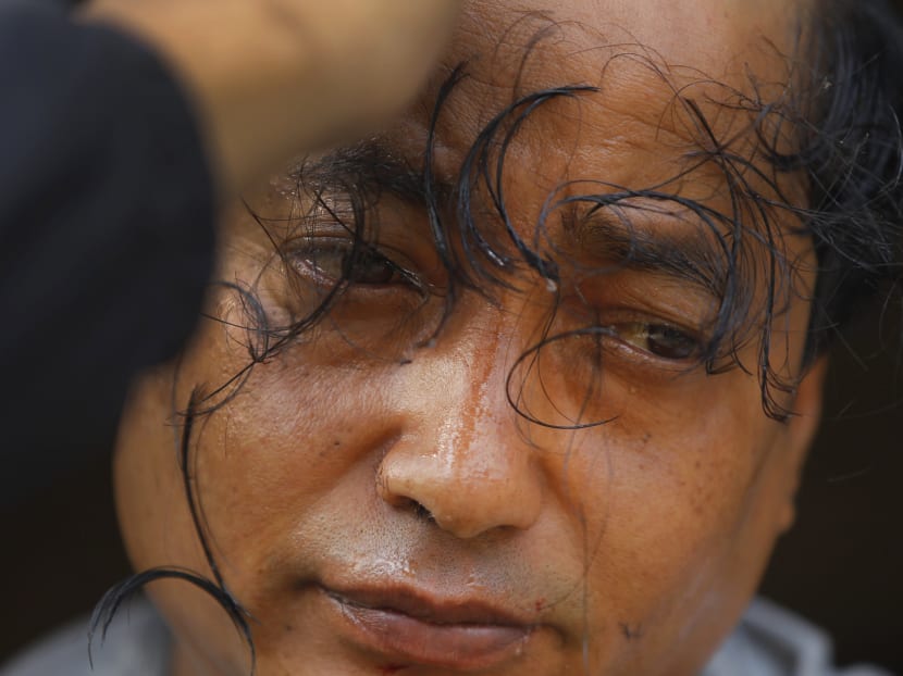 Thousands of Nepalese pray for earthquake victims