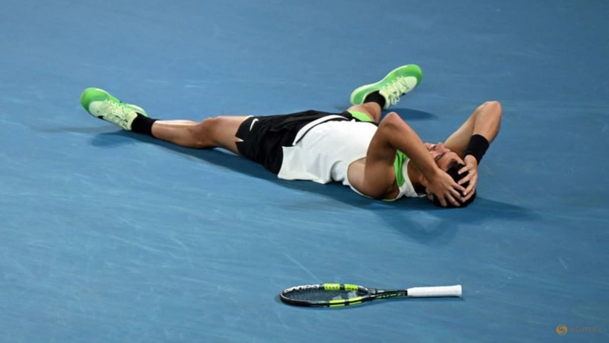 Alcaraz setzt sich gegen Djokovic durch und sichert sich den ...