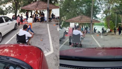 Man Sits In Parking Lot To Reserve The Space, Has A Picnic While He’s At It
