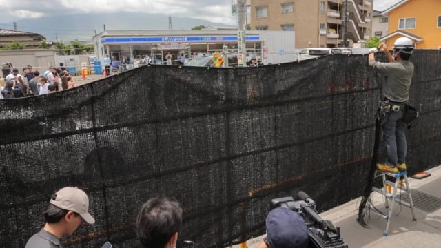 富士山河口湖便利店前 挡景黑幕已拆除
