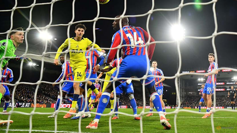 Gray's first senior goal earns Spurs gritty 1-0 win at Palace
