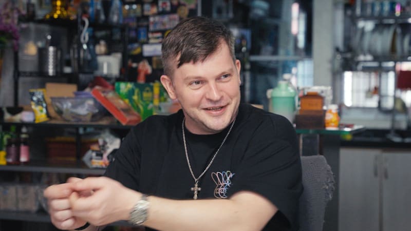 This Russian Car Dealer Knows Hidden Gems in Singapore Better Than You!