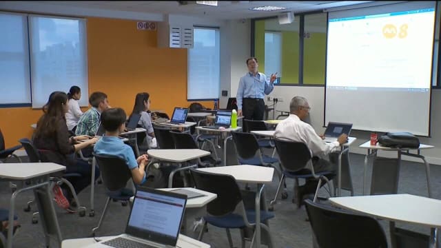 越来越多熟龄员工报读文凭课程 以提升技能