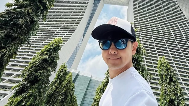 还是爱赛车！林志颖春节携家人游狮城，现身卡丁车赛道