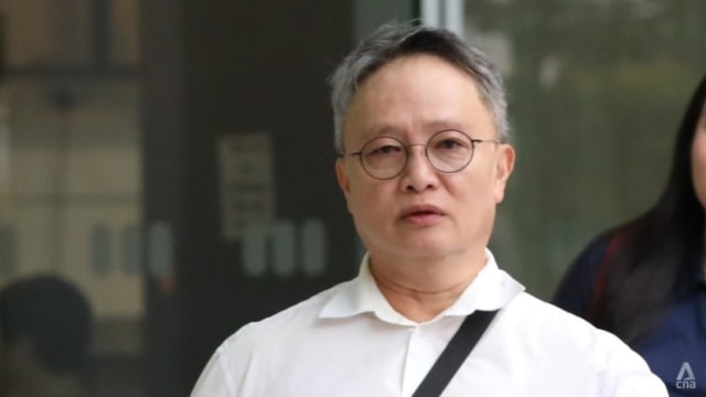 赤裸共浴摸下体还同床睡 男子被控猥亵义子长达七年