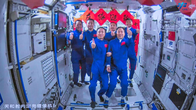 中国神舟十五号航天员安全返回地球