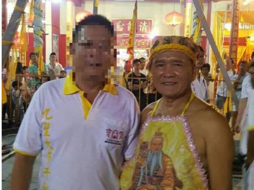 Mr Lim Ba (right) was performing the ‘human steaming’ stunt last Monday night during the Nine Emperor God prayer session at a Chinese temple in Kuala Sanglang, Kedah. Photo: Malay Mail Online