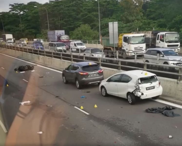 Motorcyclist, 45, dies in crash with trailer and 2 cars on SLE