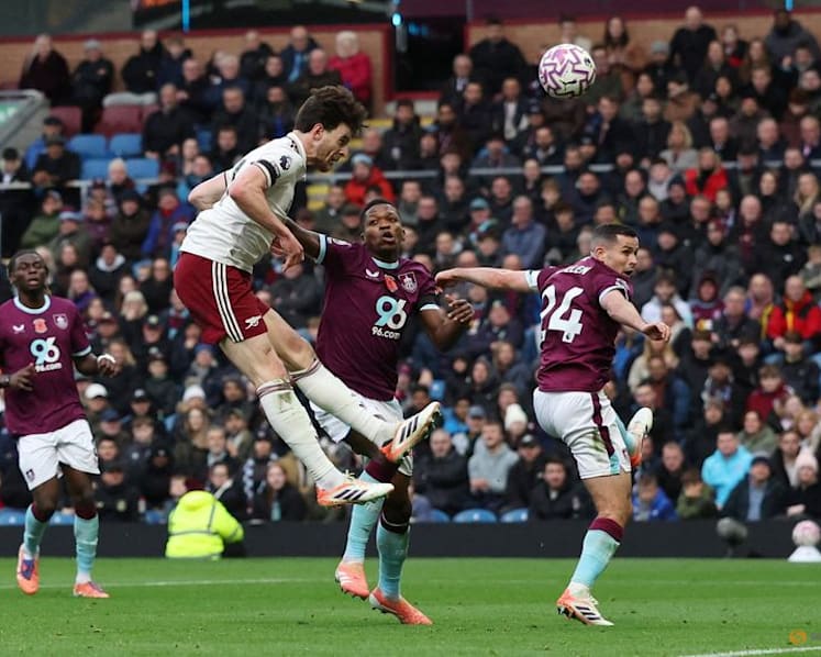Arsenal march on, Liverpool snap losing streak, Wolves' misery continues, Diallo saves Man Utd