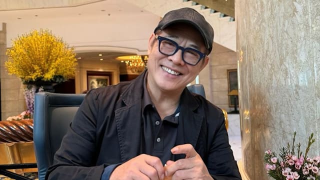 李连杰现身新加坡法会，最新状态引外界关注！