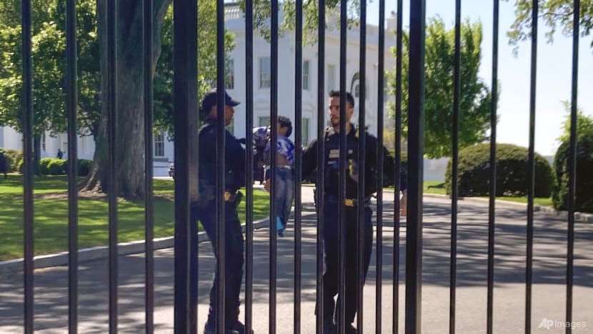 Littlest intruder: Toddler crawls through White House fence Littlest intruder: Toddler crawls through White House fence