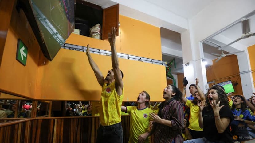 Mexico City turns yellow as Colombian fans make Azteca feel like home