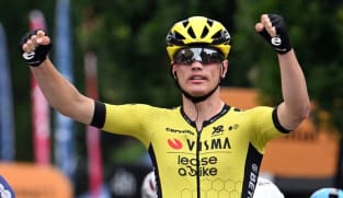 Kooij outsprints Van Uden to win Giro stage 12, Del Toro retains pink jersey