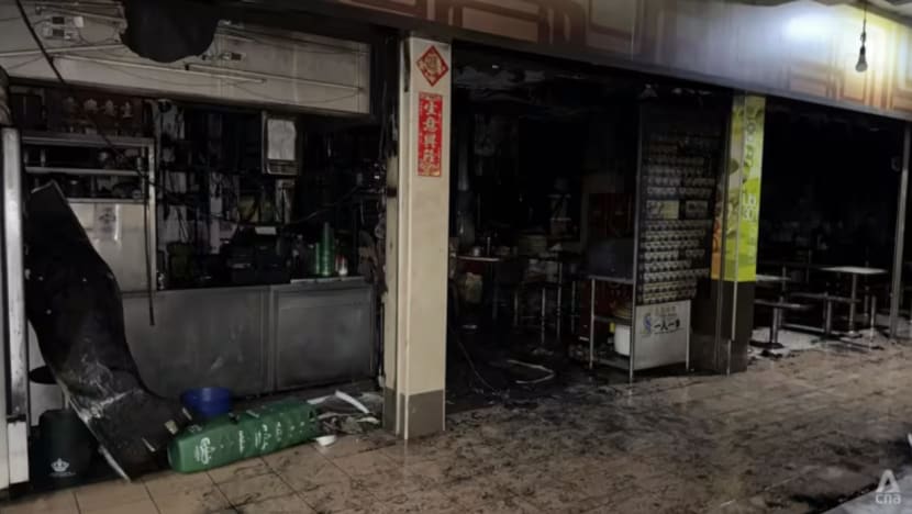 Penduduk dipindah selepas kebakaran tercetus di kedai kopi Ubi 