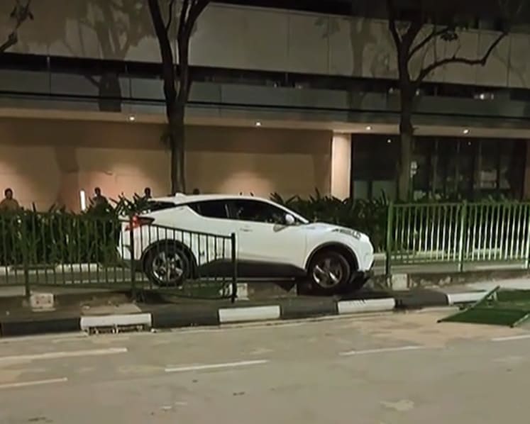 Man arrested after crashing into road divider, mounting kerb along Race Course Road