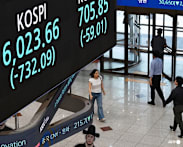 Asian stocks stutter after rout, Fed leaves markets guessing on rates