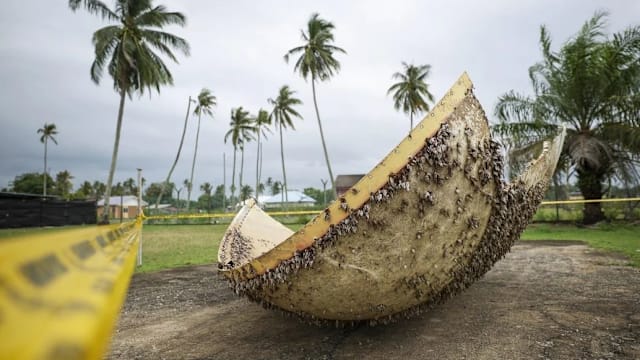 数百公斤不明物体冲上马国海滩 当局推测为太空垃圾碎片