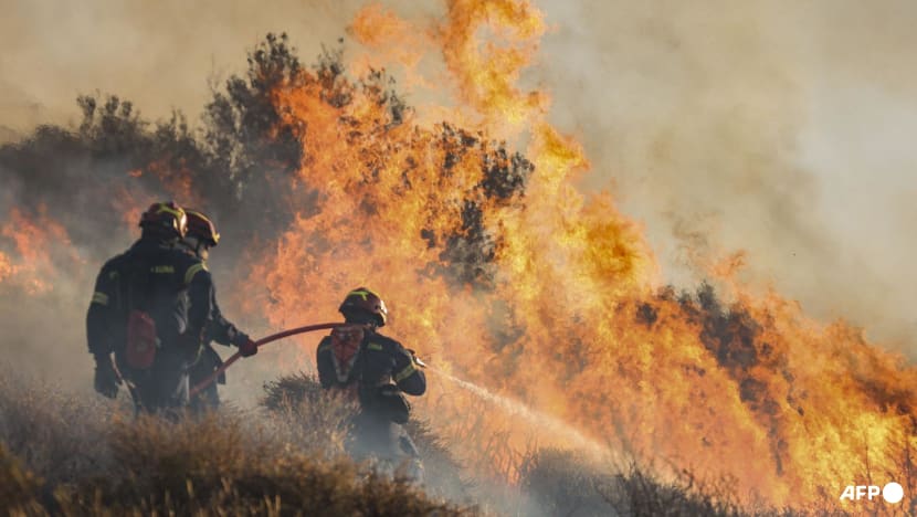 Hundreds evacuated as Greece wildfire rages on Crete Hundreds evacuated as Greece wildfire rages on Crete
