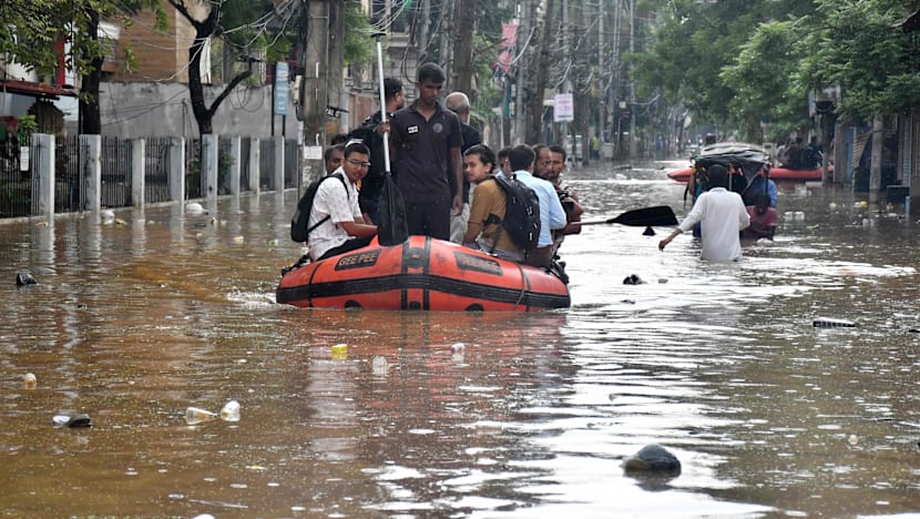 இந்தியாவில் கன மழை, வெள்ளம், நிலச்சரிவு - 100 பேர் பலி