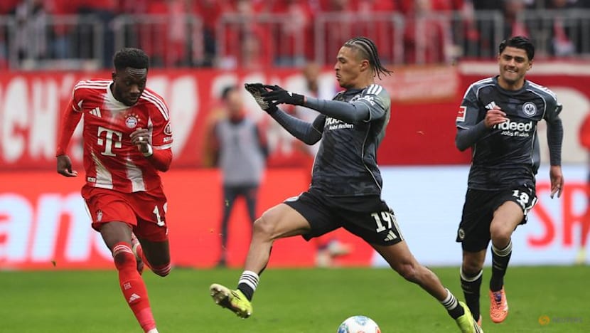 Bayern confirm Davies suffered muscle injury against Frankfurt