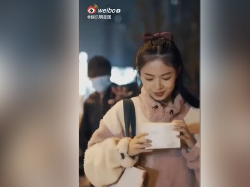The advertisment, released last week by Chinese cotton products manufacturer Purcotton, showed a woman walking home at night followed by a male stalker. As he gains on her, she removes her make-up using the wipes and transforms into a man, scaring off the would-be attacker.