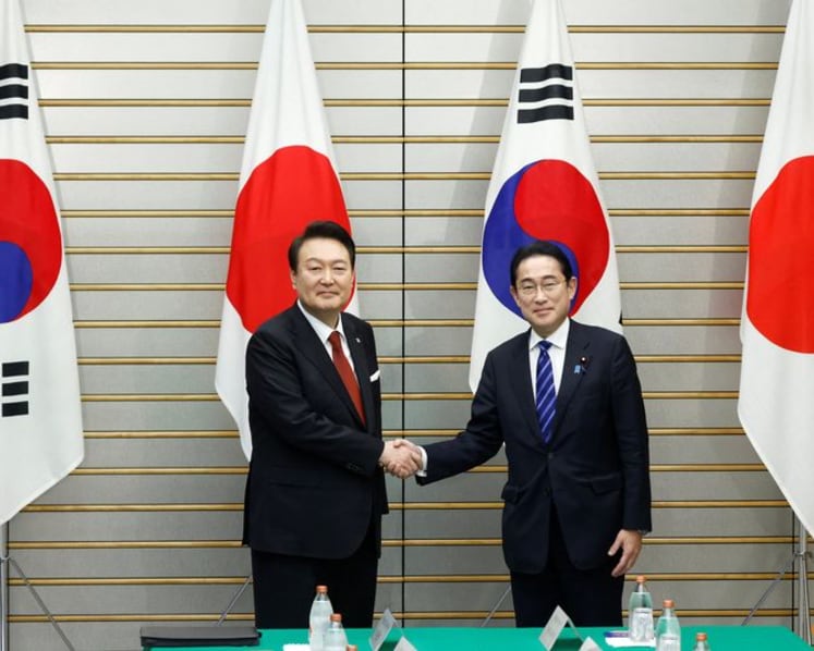 Obstacles to warmer ties between South Korea and Japan include public opinion, say analysts
