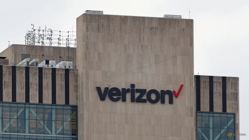 Verizon tops estimates for subscriber additions, profit on strong phone upgrades