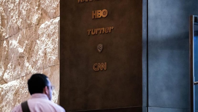 CNN pecat tiga pekerja tidak divaksin masuk ke pejabat