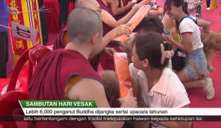 Sambutan Hari Vesak – Lebih 6,000 penganut Buddha sertai upacara tahunan untuk peringati Hari Vesak