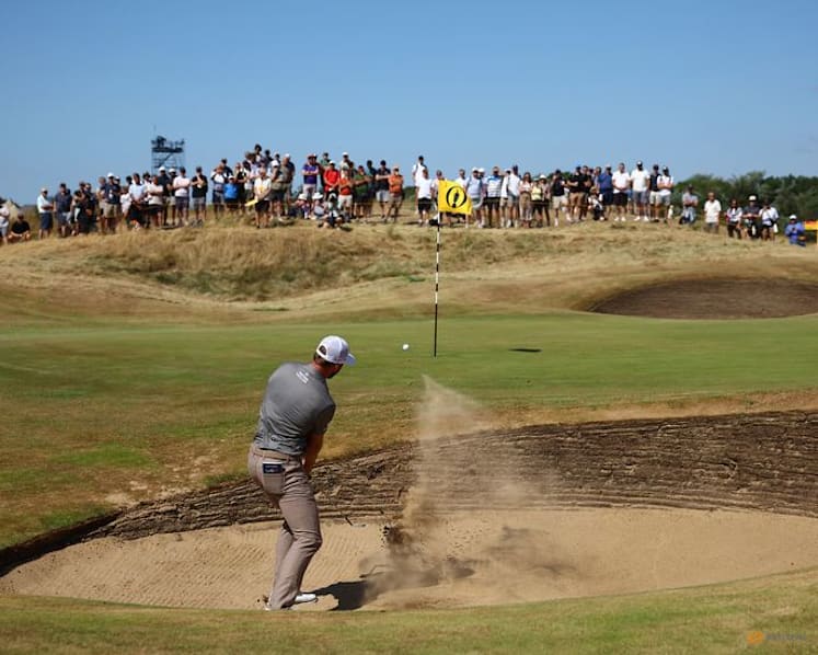 South Korea's Kim leads Open as Burns falters