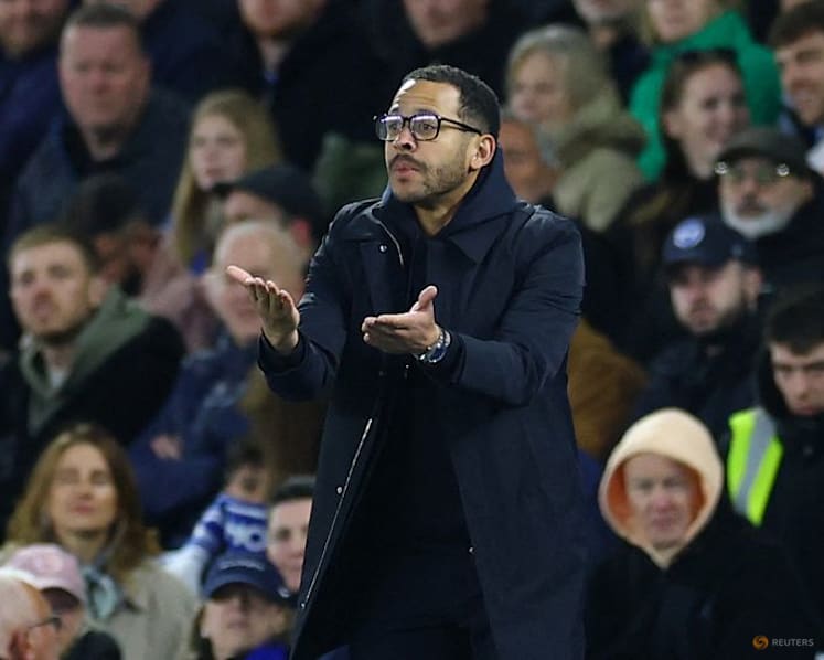 Rosenior's tough words raise stakes as Chelsea misery deepens