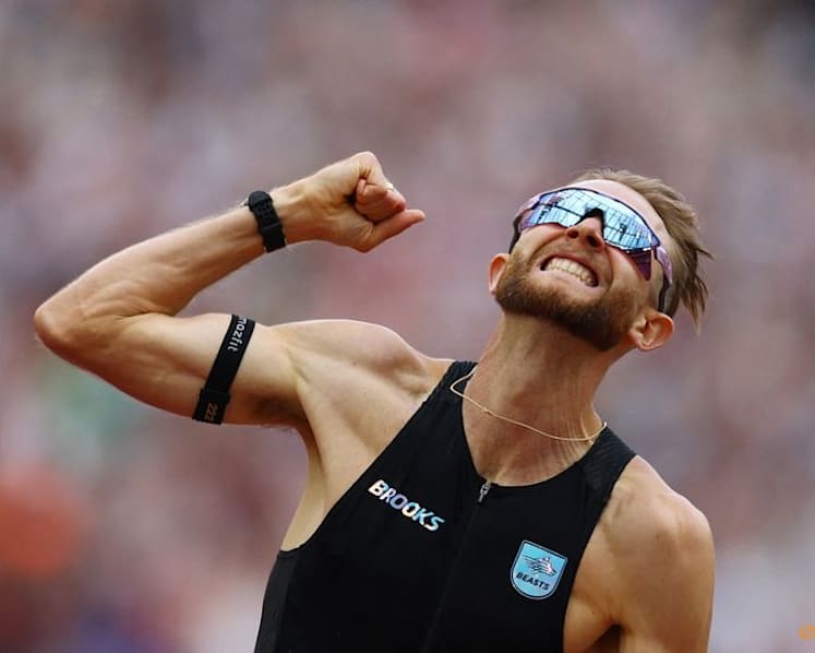 Britain's Kerr smashes long-standing world mile record