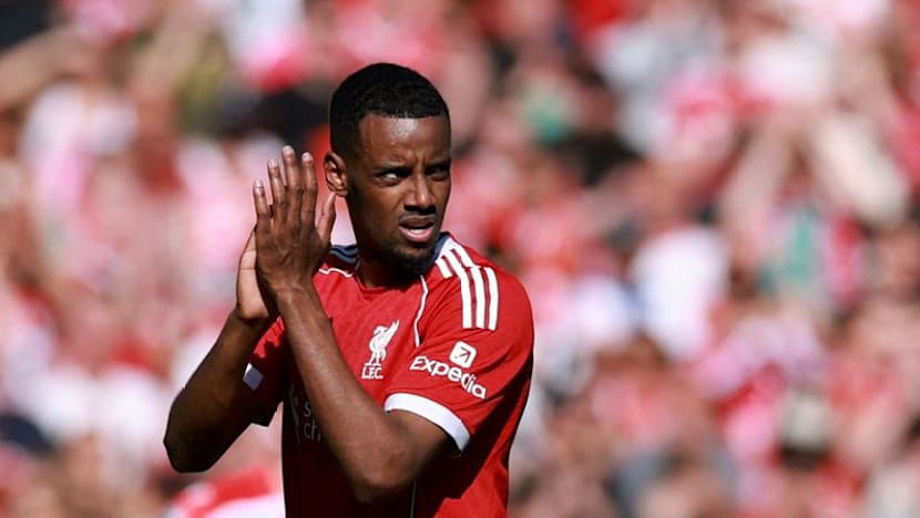 Liverpool's Isak in contention for Chelsea game, says Slot