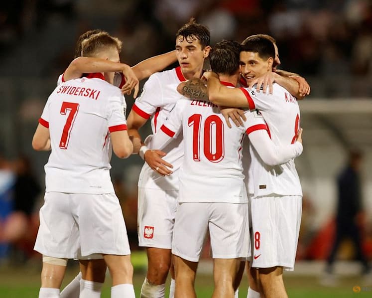 Poland snatch victory over Malta but head for World Cup playoffs