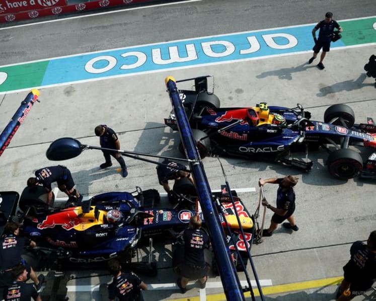 Verstappen claims first pole of season at Bahrain GP in Malaysia