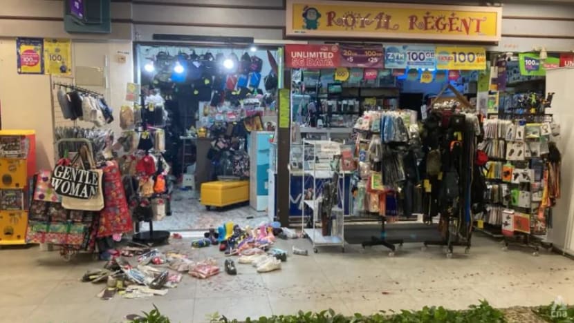 Lelaki 61 tahun diberkas berikutan insiden kelar di Pasir Ris West Plaza; 3 dikejar ke hospital