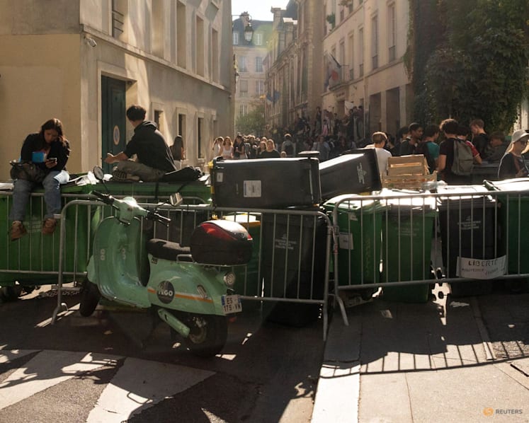 Tens of thousands expected in Paris for high school protests