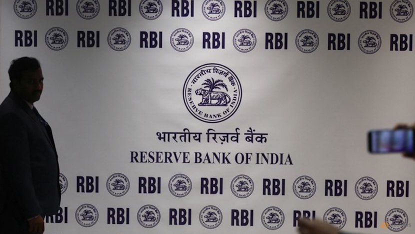 India holds rates, ramps up measures to support faltering rupee