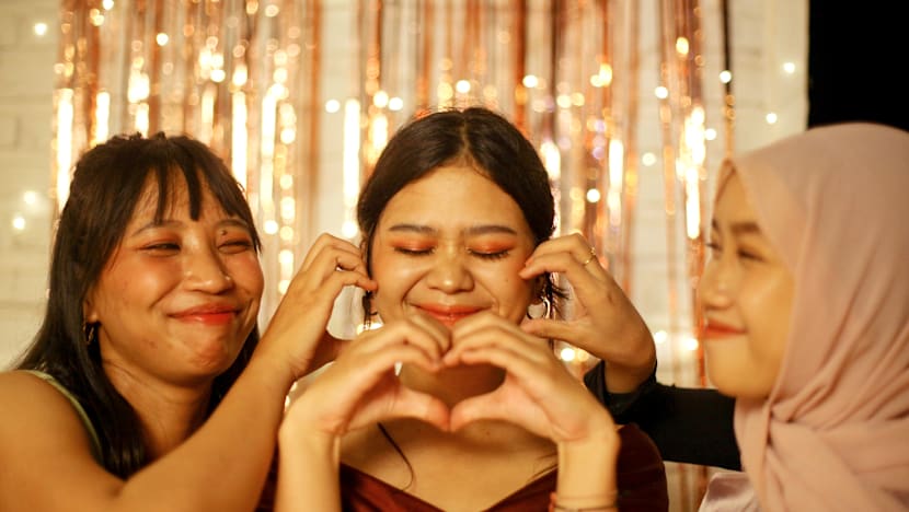 Galentine பெரிதா? Valentine பெரிதா?