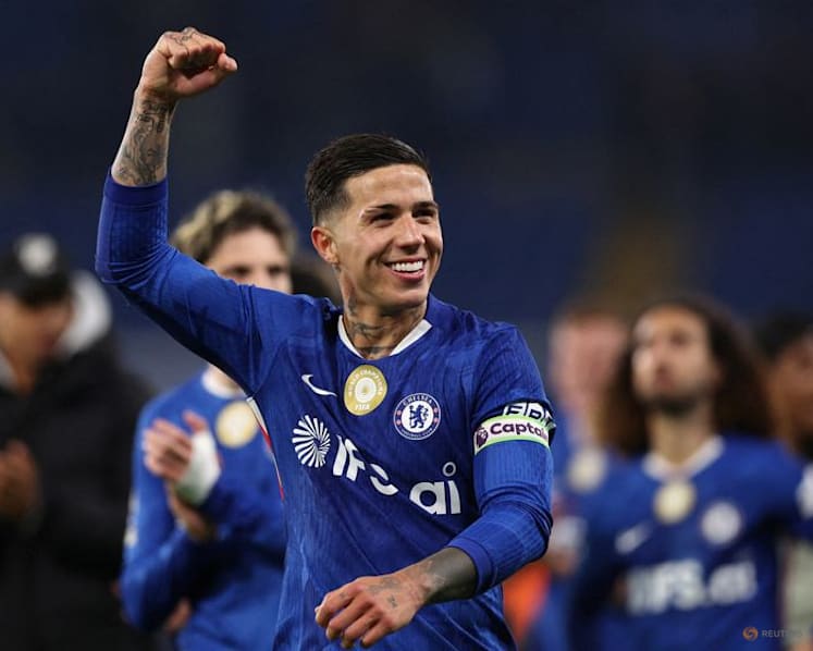 Man City agree to sign Fernandez from Chelsea for British record fee - reports