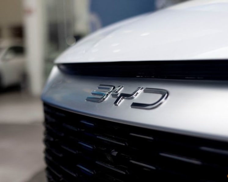 Chinese EV maker BYD's quarterly profit falls for first time in 3-1/2 years 