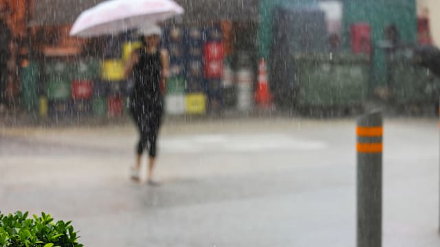 本地多区下午出现强降雨 当局发布突发性淹水警示